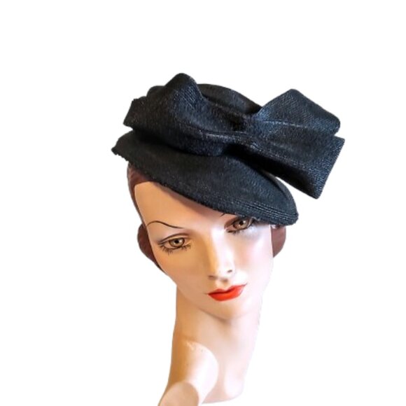 Vintage 1940s Accessories - 1940s True Vintage Black Straw Brimmed Tilt Hat With Big Front Bow & Back Band